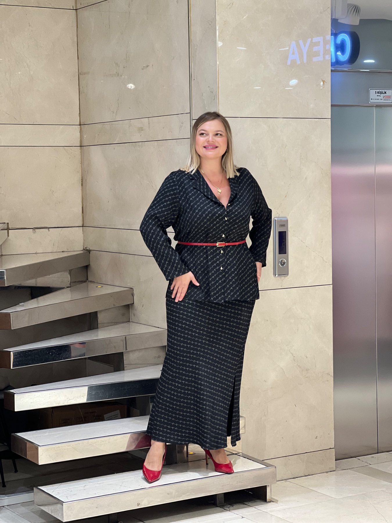 Комплект из жакета и юбки с узором — женская турецкая коллекция ALSHARM, ракурс 2